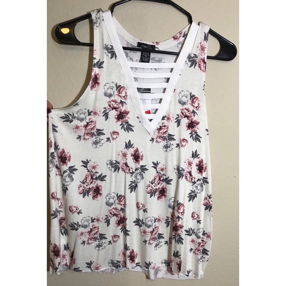 Rue21 White Floral Caged V Neck Tank Top, Medium - Picture 4 of 6